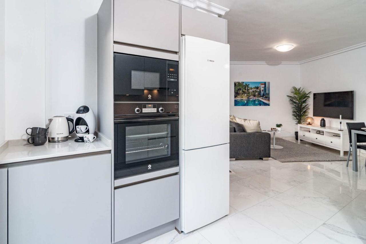 Modern 3 Bedroom In With A Heated Pool Close To Puerto Banus Marbella