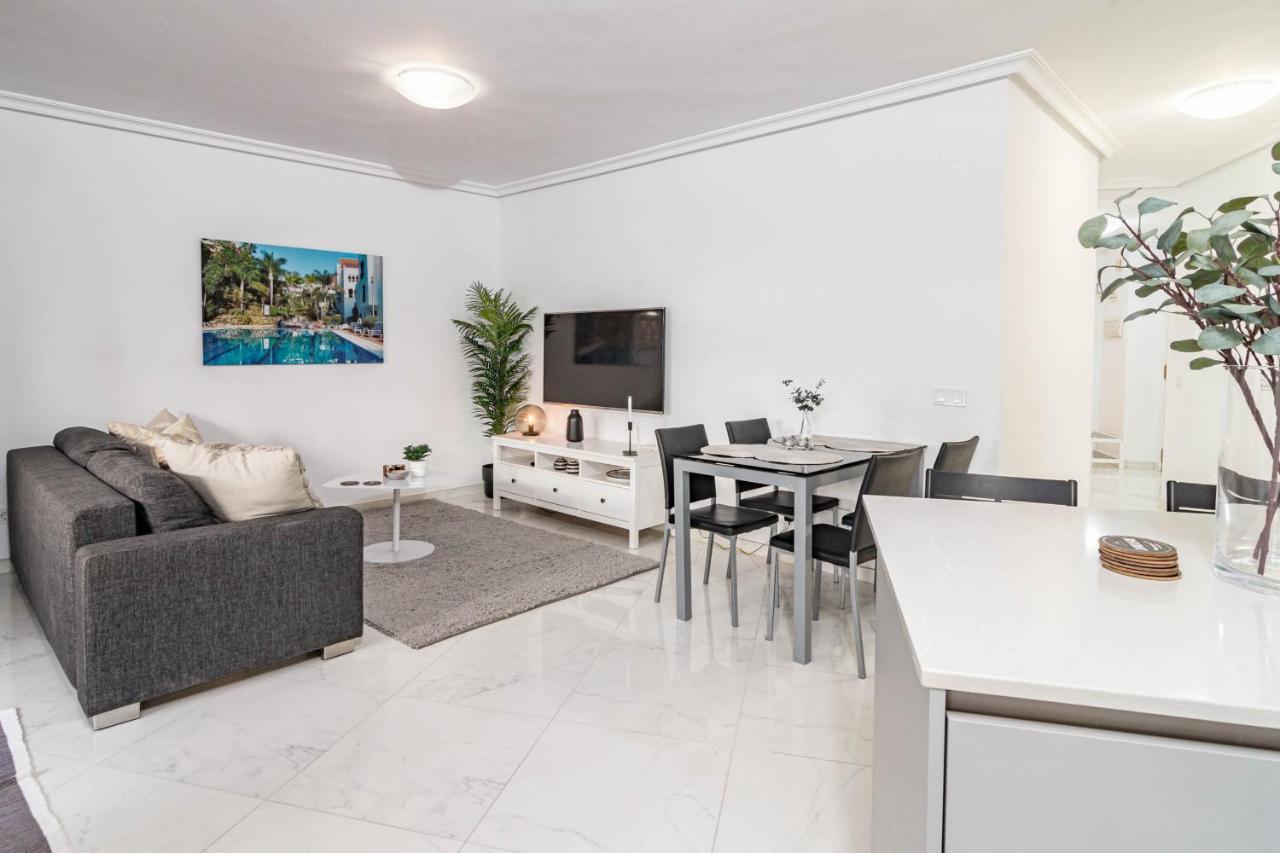 Modern 3 Bedroom In With A Heated Pool Close To Puerto Banus