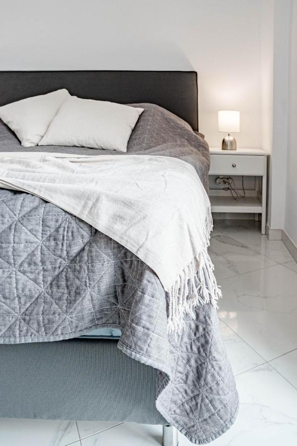 Apartment Modern 3 Bedroom In With A Heated Pool Close To Puerto Banus Marbella