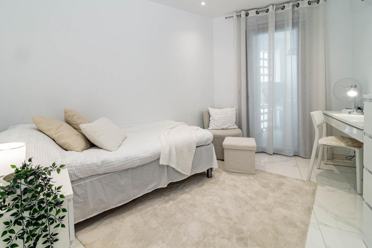 Apartment Modern 3 Bedroom In With A Heated Pool Close To Puerto Banus Marbella