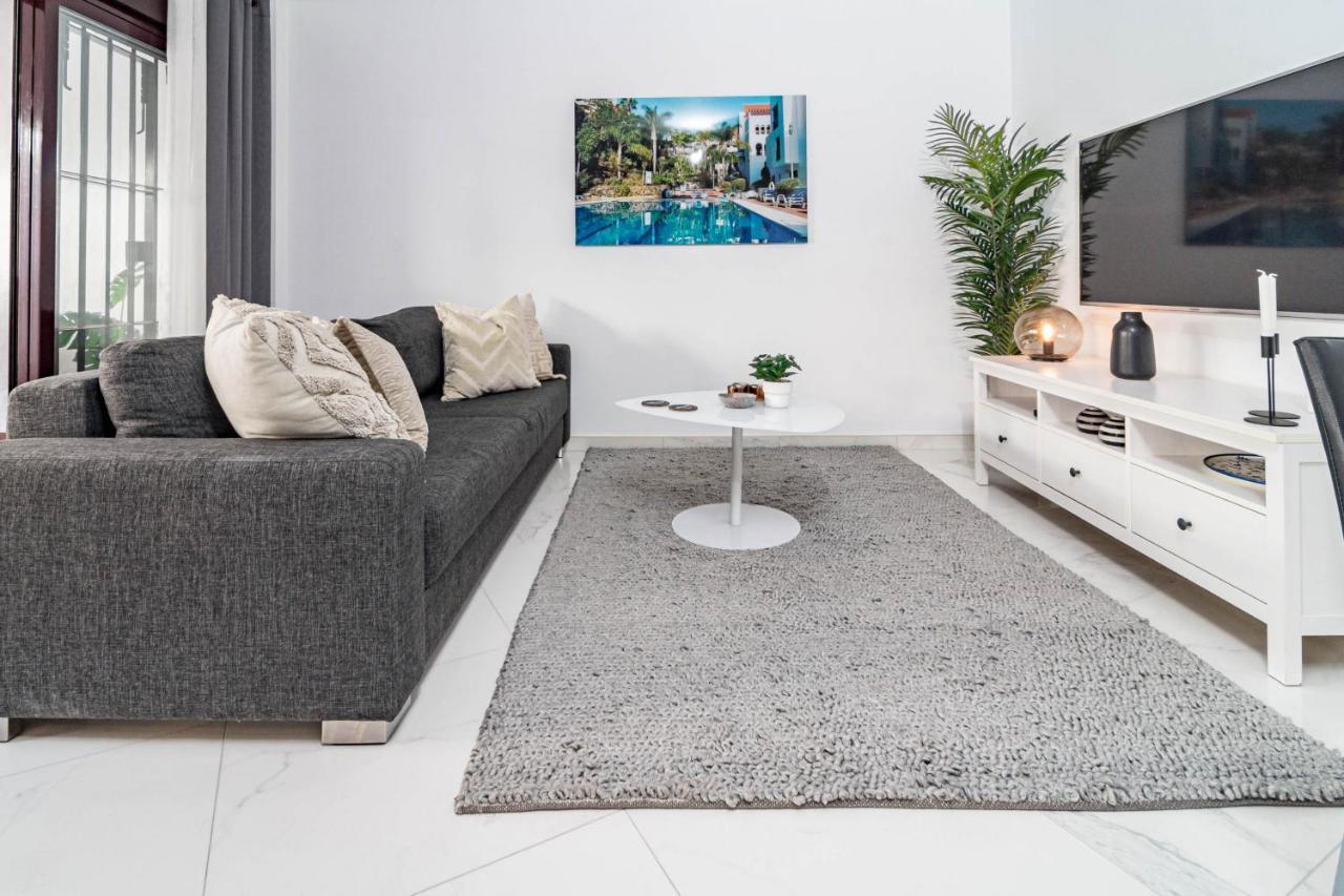 Modern 3 Bedroom In With A Heated Pool Close To Puerto Banus