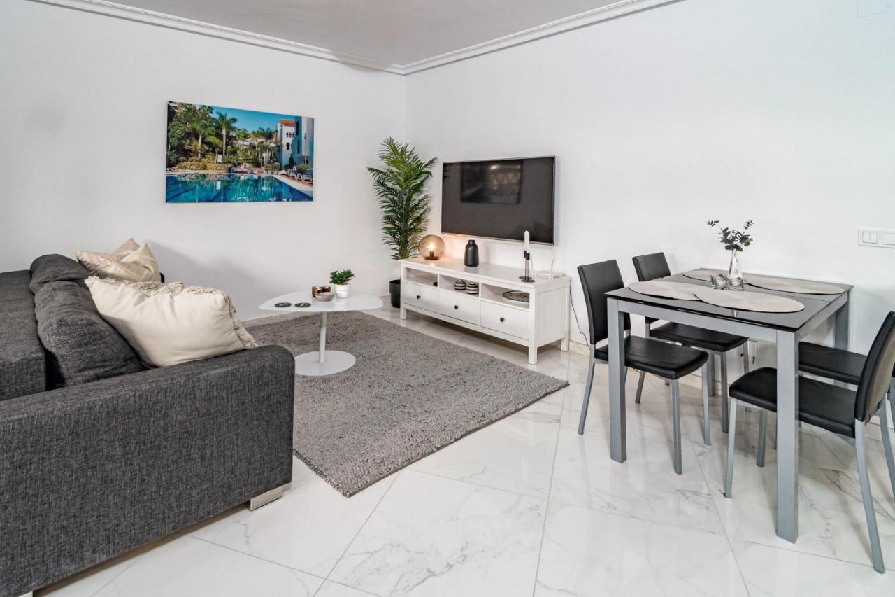 Modern 3 Bedroom In With A Heated Pool Close To Puerto Banus