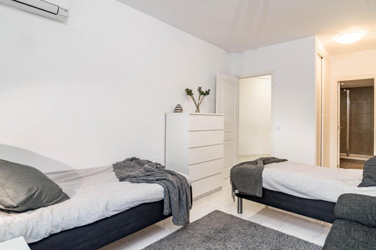 Apartment Modern 3 Bedroom In With A Heated Pool Close To Puerto Banus